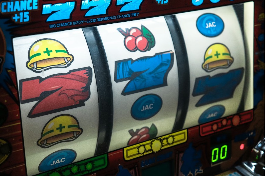 https://unsplash.com/photos/slot-machine-displaying-three-seven-_68ATDXuBLo